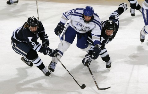 开云在线直播-绿茵场与沙漠战场，维尼修斯爆发引领贝蒂斯关键战突围，伊拉克足球的坚韧启示