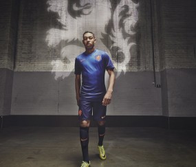 开云足球直播-绝境之王，纳达尔联合杯翻盘法网的战术密码与意志神话