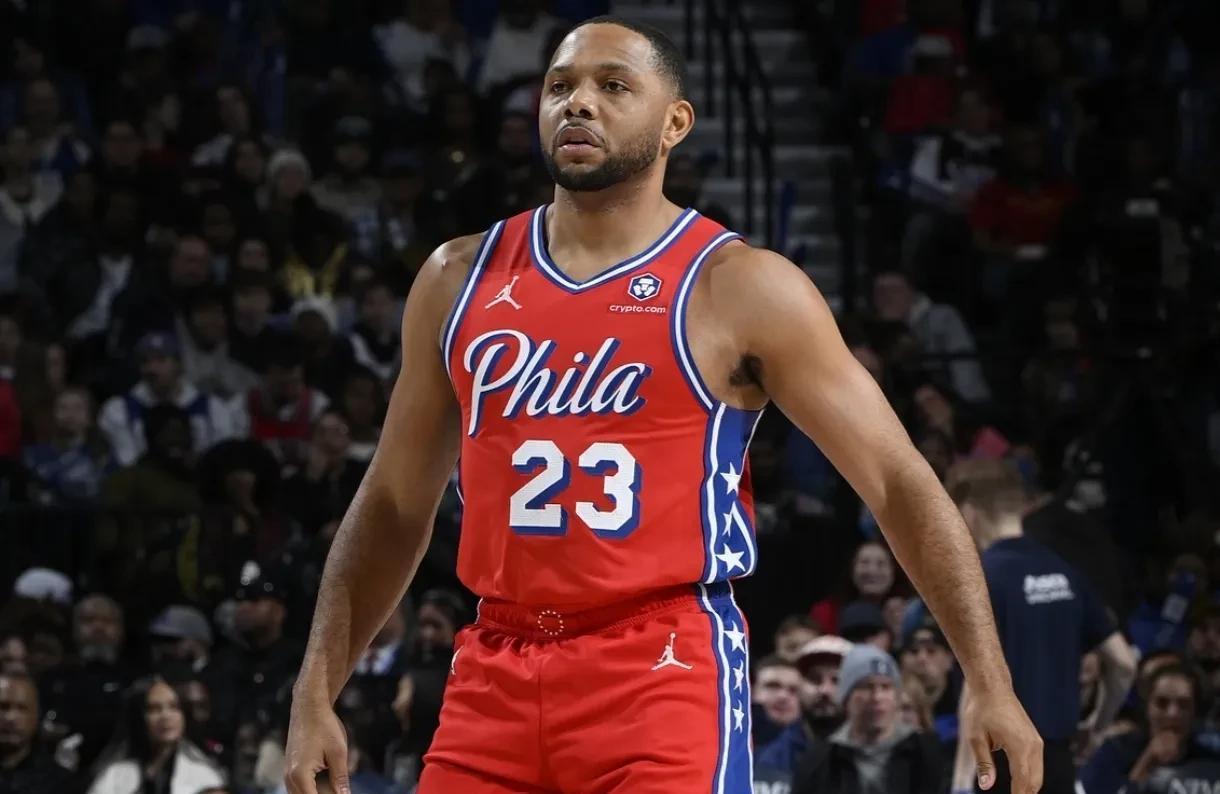 76人翻盘勇士，米切尔关键制胜