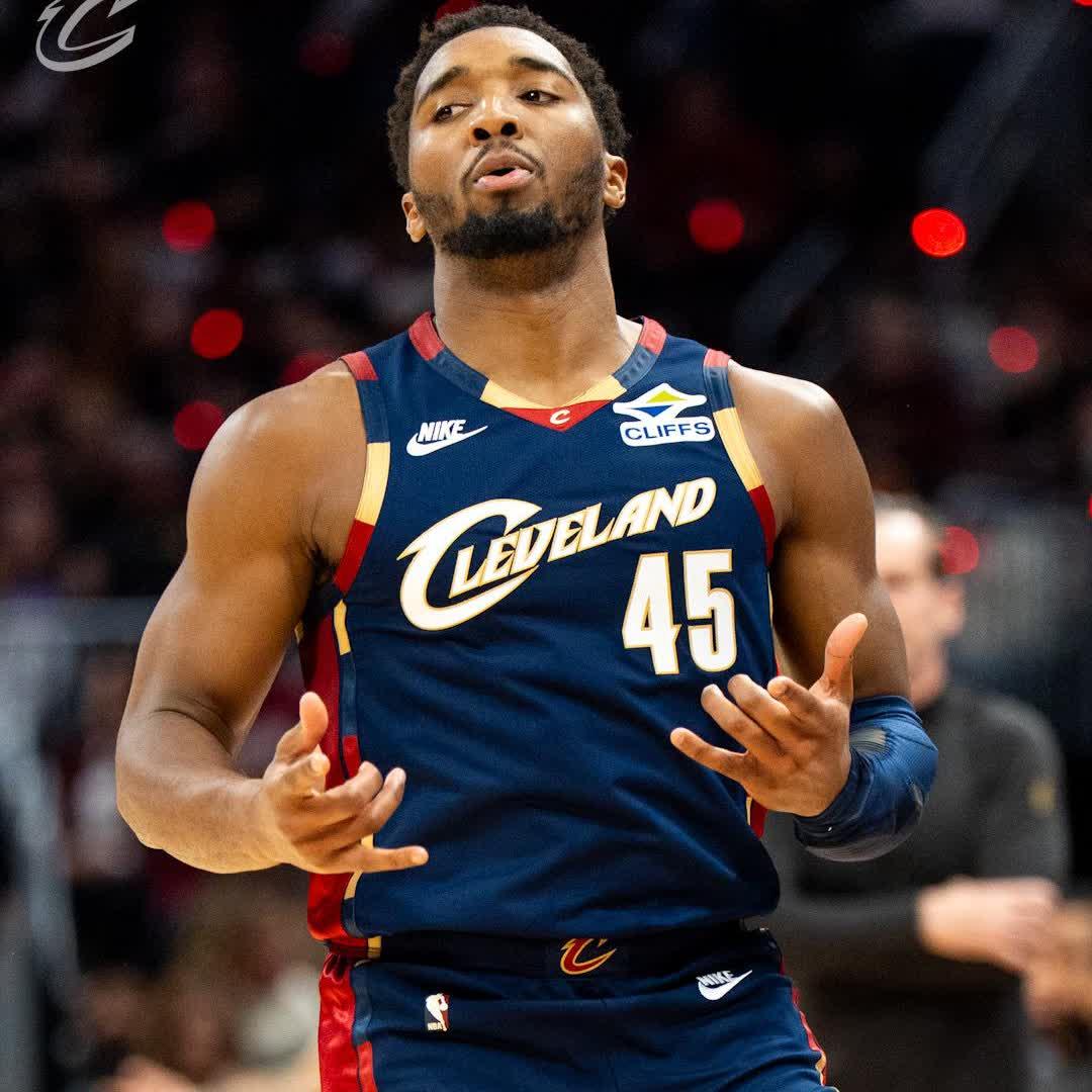 76人翻盘勇士，米切尔关键制胜