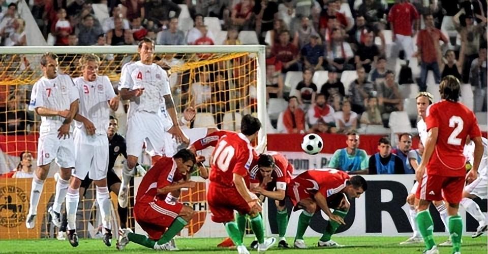 荷兰碾压葡萄牙，伊布点燃赛场