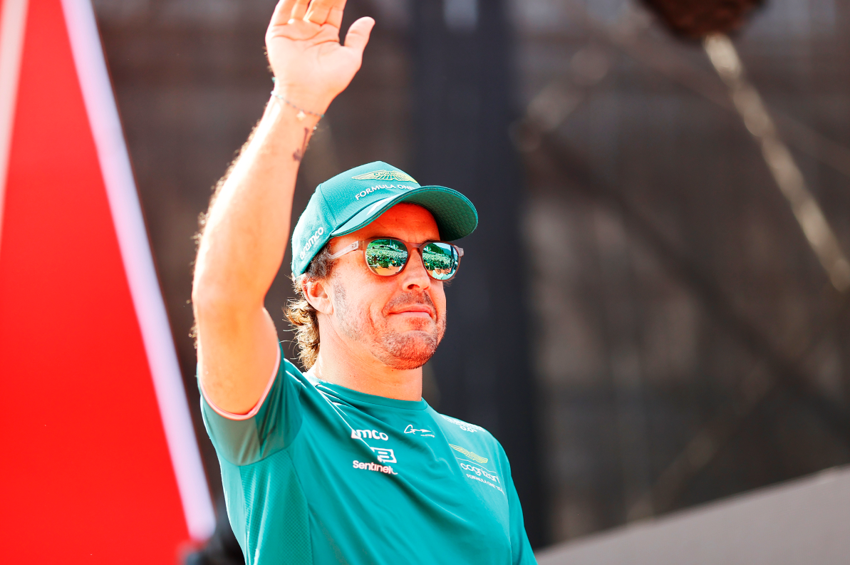 梅赛德斯逆转红牛二队，阿隆索统治全场