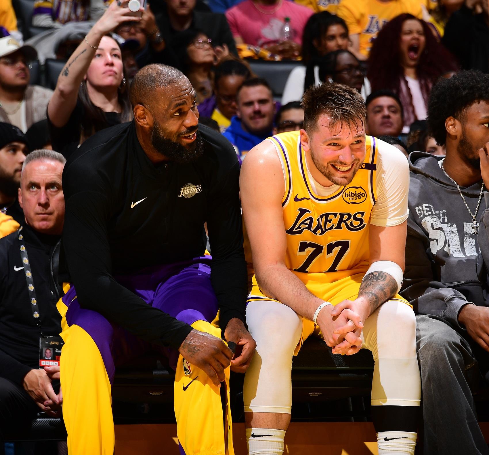 湖人碾压火箭，恩比德统治全场