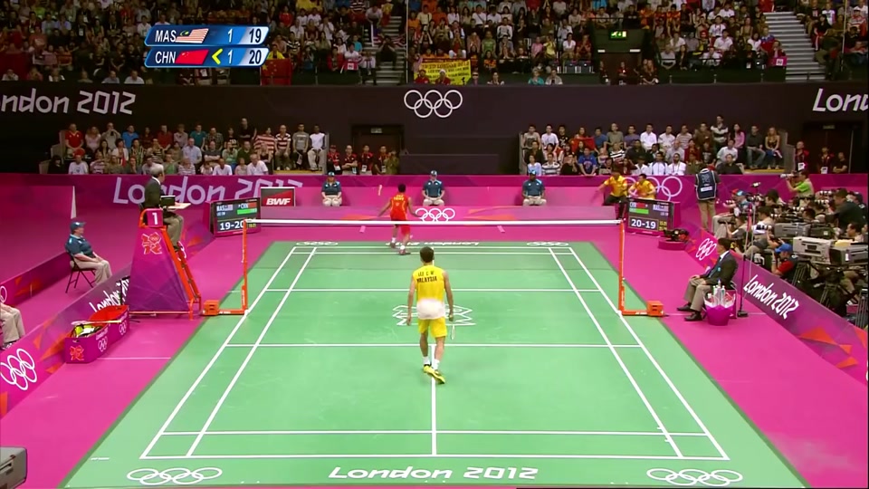 法国羽毛球队鏖战丹麦羽毛球队，林丹完成帽子戏法