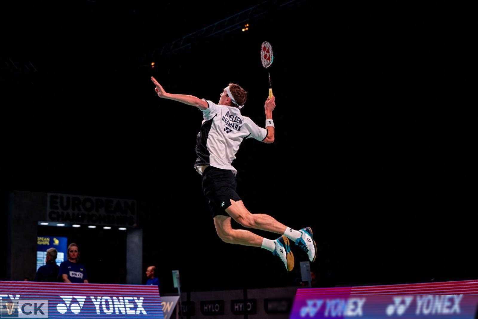 法国羽毛球队鏖战丹麦羽毛球队，林丹完成帽子戏法