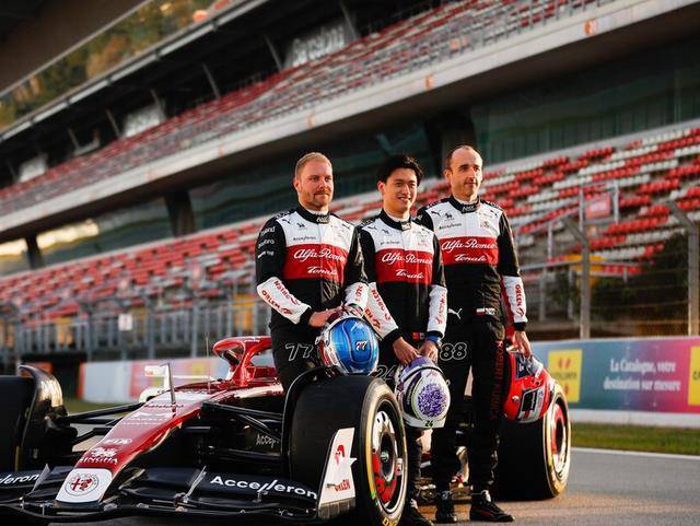 哈斯车队横扫阿斯顿马丁，塞恩斯带队取胜