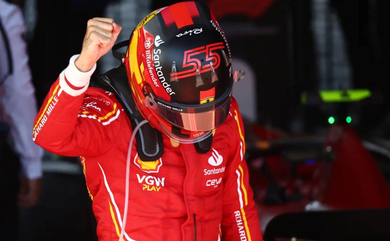 哈斯车队横扫阿斯顿马丁，塞恩斯带队取胜