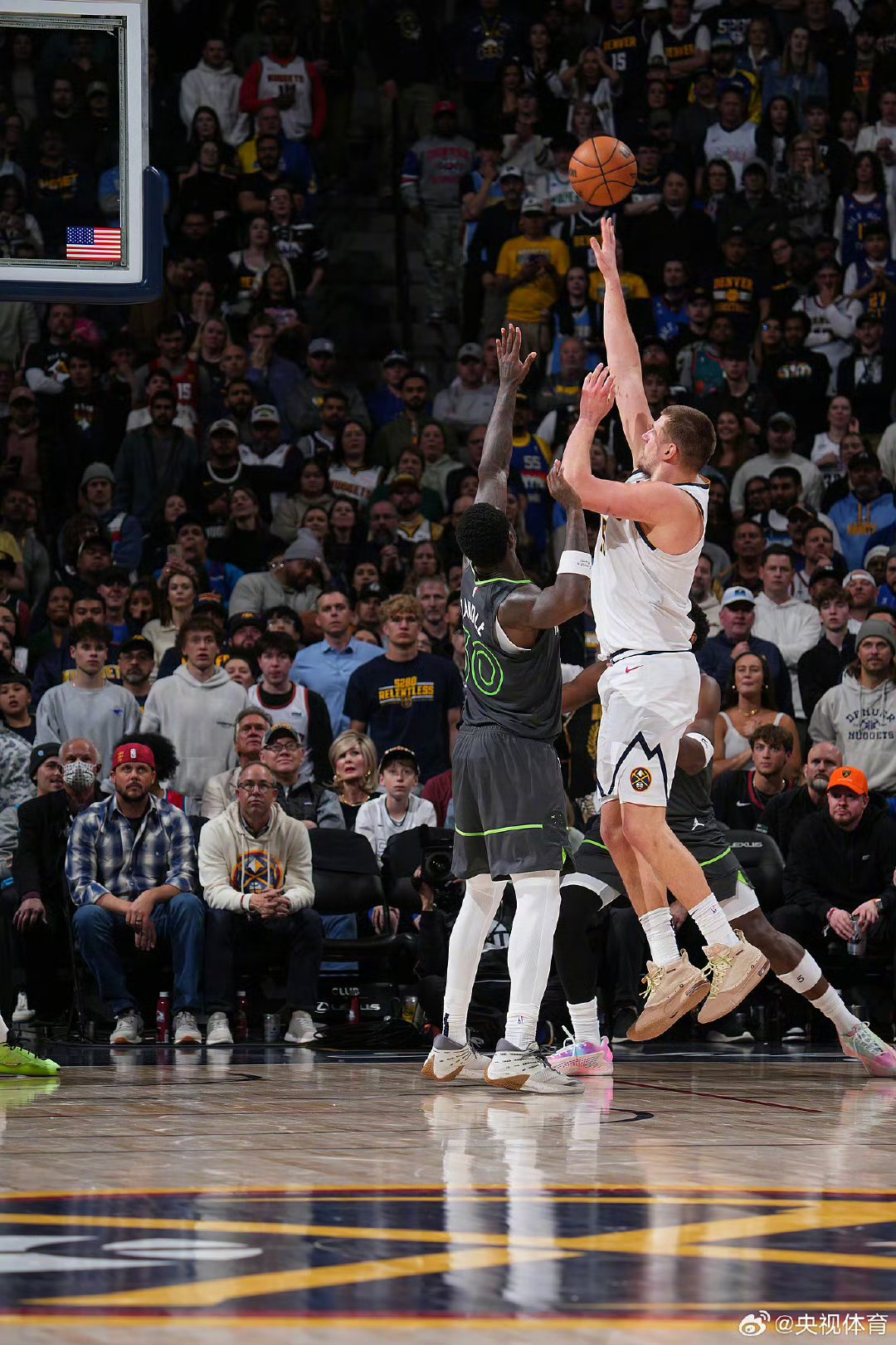 魔术鏖战雷霆，约基奇惊艳四座