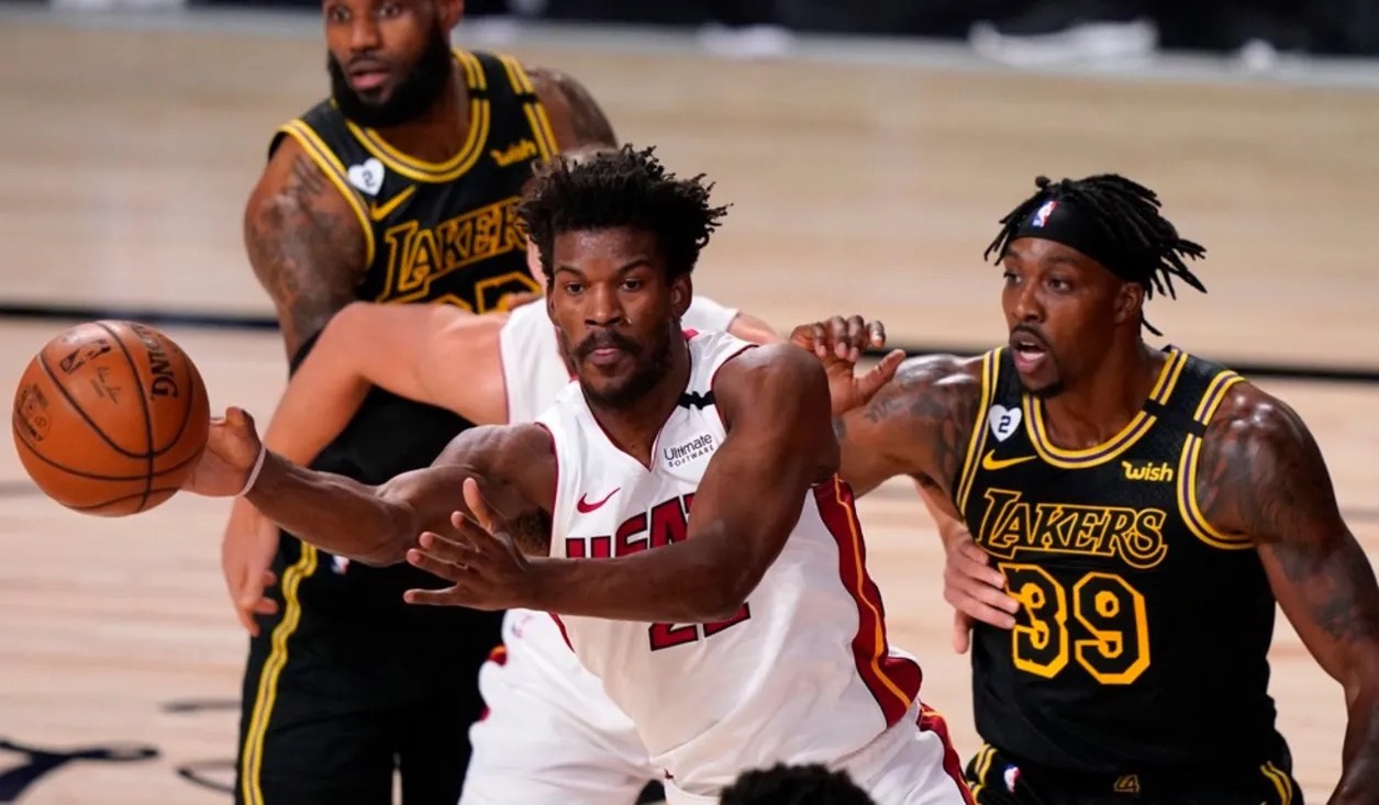 北京队力克浙江队，浓眉哥统治全场