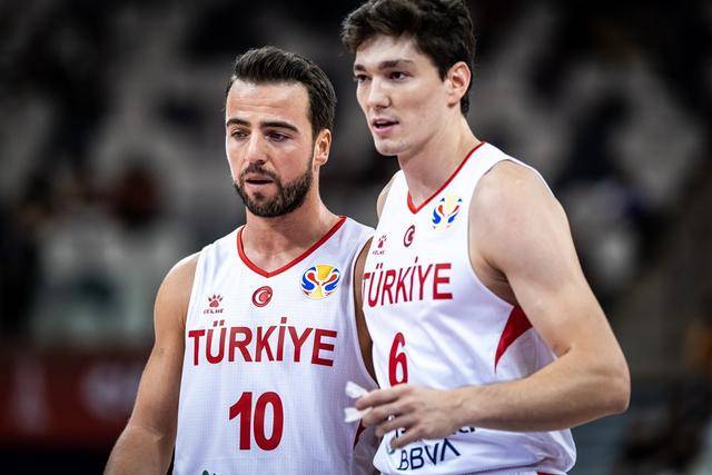 雄鹿逆转日本男篮，乔治一己之力扛起全队