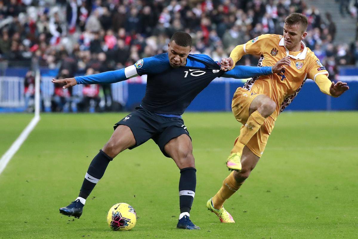 意大利国家队以-击败摩尔多瓦，实力稳定