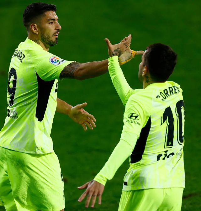 哥伦比亚险胜智利，苏亚雷斯统治全场