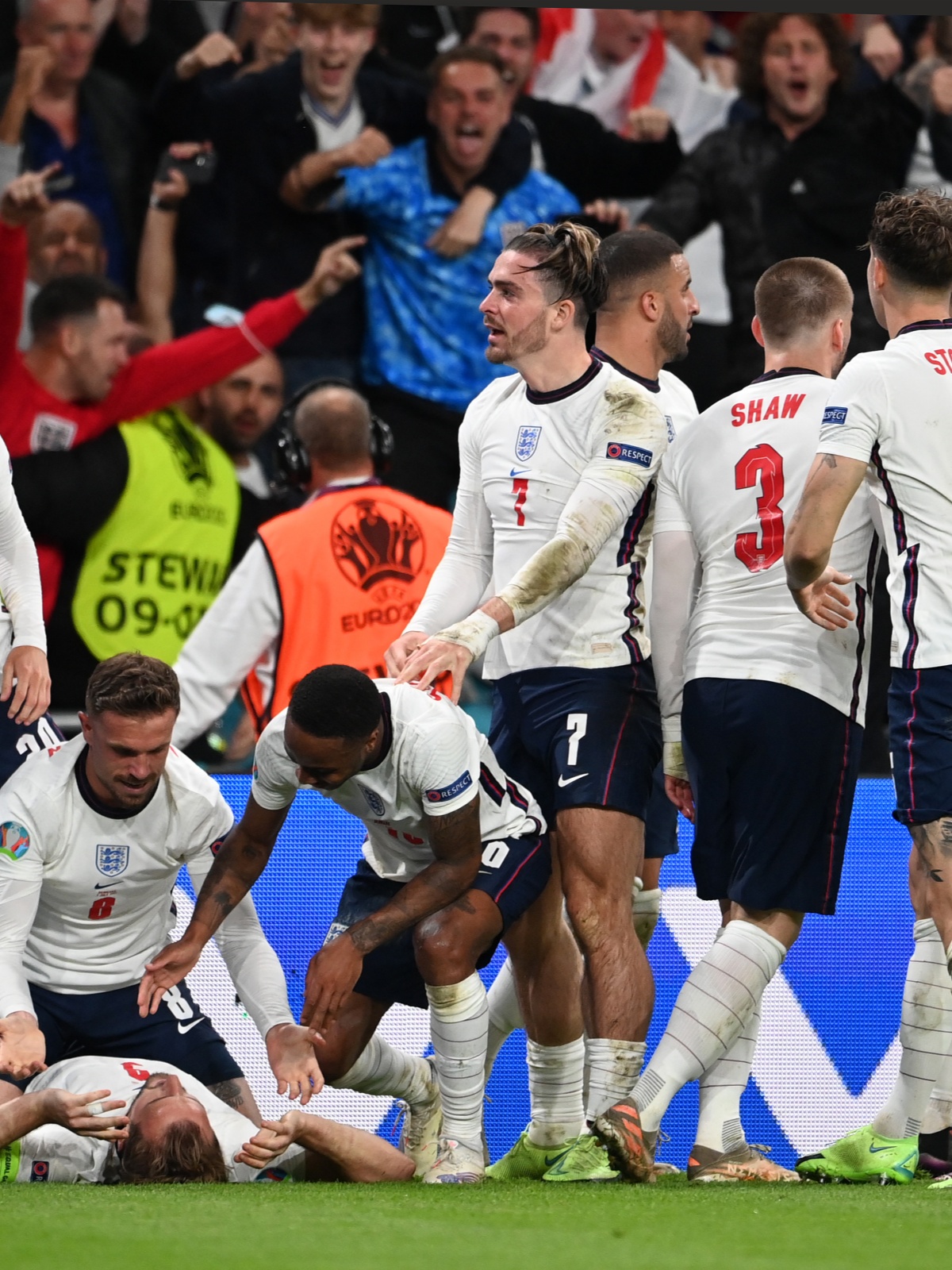 欧洲足球盛事:小组赛带来精彩对决 欧洲足球盛事:小组赛带来精彩对决